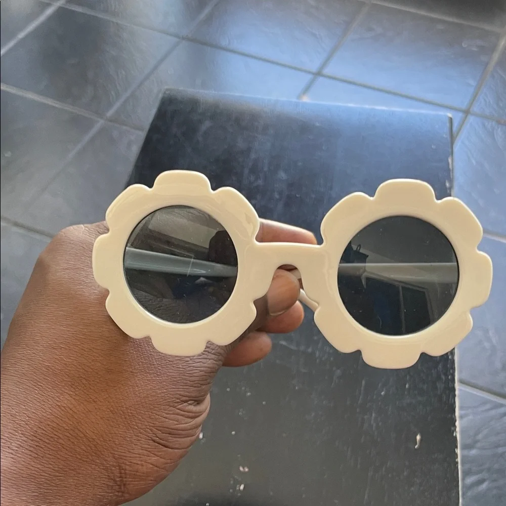 Kids Flower-Shaped Cream Sunglasses